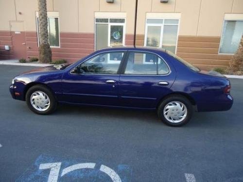 Photo of a 1996 Nissan Altima in Starfire Blue Pearl (paint color code BN6)