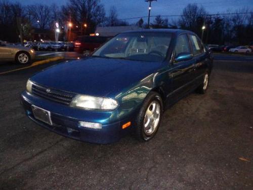 Photo of a 1995-1997 Nissan Altima in Blue Emerald (paint color code FN2)