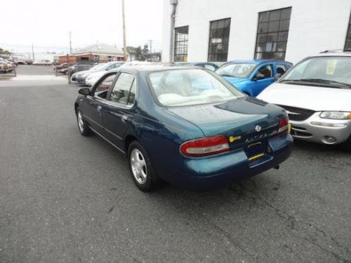 Photo of a 1995-1997 Nissan Altima in Blue Emerald (paint color code FN2)