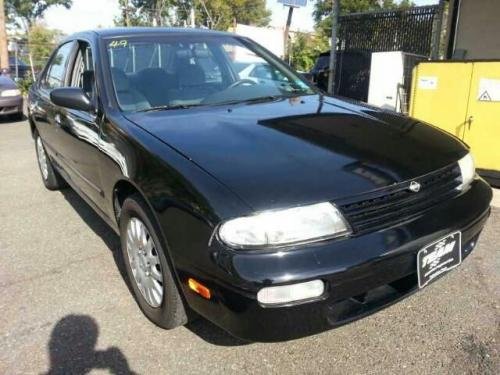 Photo of a 1993-1997 Nissan Altima in Super Black (paint color code KH3)