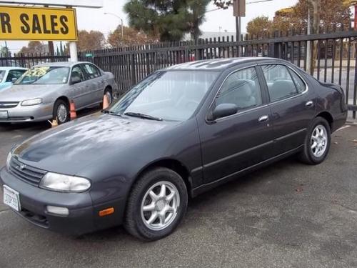 Photo of a 1995-1997 Nissan Altima in Granite Pearl (paint color code KN8)