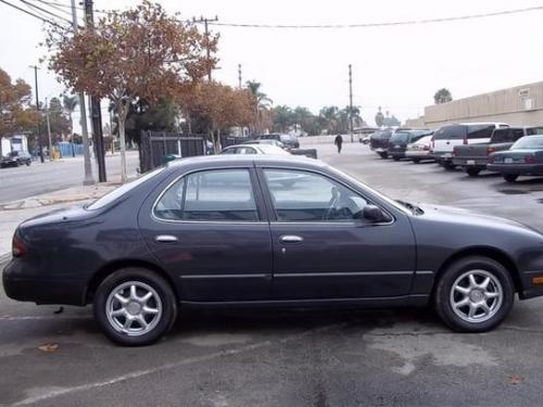 Photo of a 1995-1997 Nissan Altima in Granite Pearl (paint color code KN8)