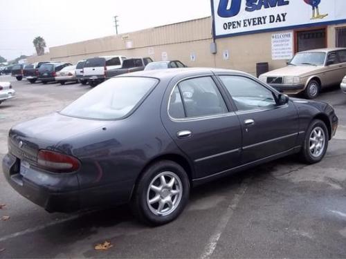 Photo of a 1995-1997 Nissan Altima in Granite Pearl (paint color code KN8)