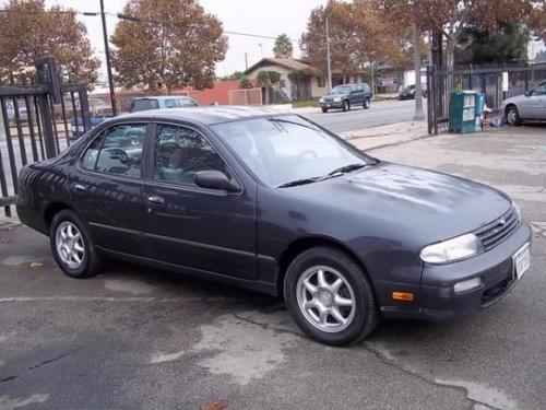 Photo of a 1995-1997 Nissan Altima in Granite Pearl (paint color code KN8)