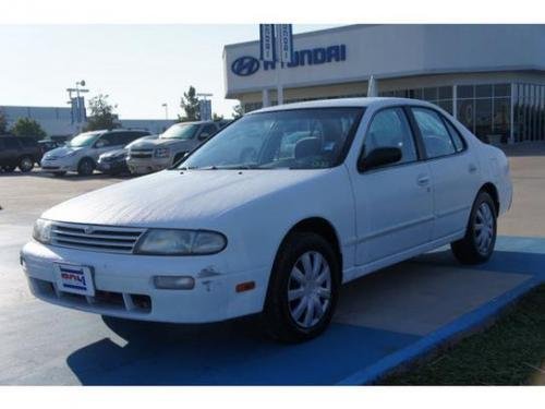 Photo of a 1995-1997 Nissan Altima in Cloud White (paint color code QM1)
