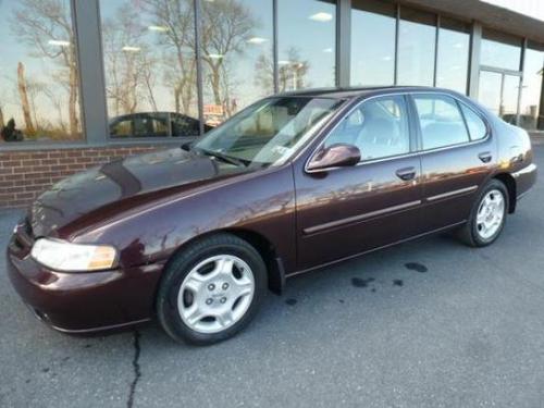 Photo of a 1998-2000 Nissan Altima in Black Cherry (paint color code AS0)