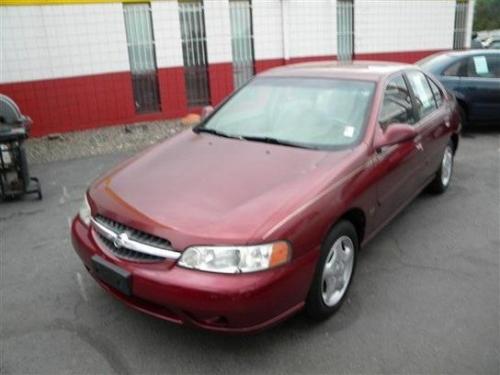 Photo of a 2001 Nissan Altima in Nouveau Ruby (paint color code AX3)