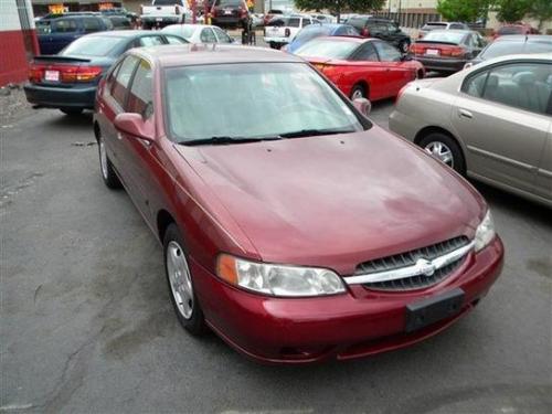 Photo of a 2001 Nissan Altima in Nouveau Ruby (paint color code AX3)