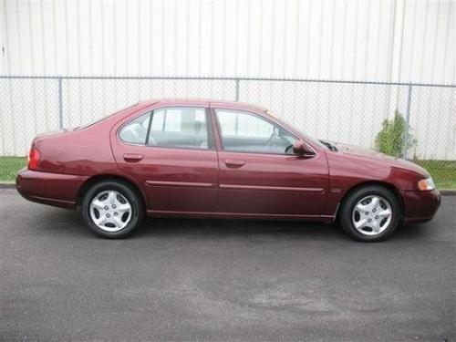 Photo of a 2001 Nissan Altima in Nouveau Ruby (paint color code AX3)