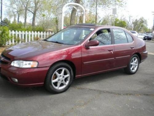 Photo of a 2001 Nissan Altima in Nouveau Ruby (paint color code AX3)