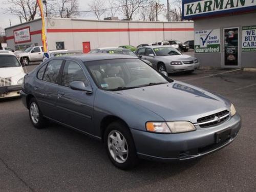 Photo of a 1999-2000 Nissan Altima in Blue Dusk (paint color code BV0)