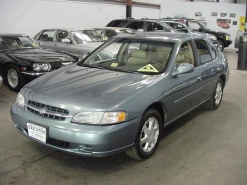 Photo of a 1999-2000 Nissan Altima in Blue Dusk (paint color code BV0)