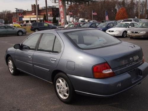 Photo of a 1999-2000 Nissan Altima in Blue Dusk (paint color code BV0)