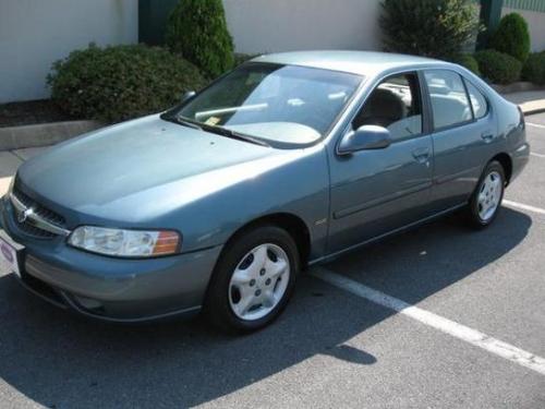 Photo of a 2001 Nissan Altima in Opal Blue Metallic (paint color code BX4)