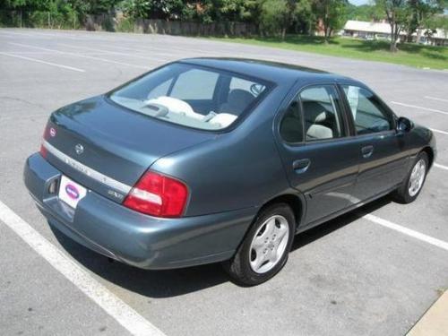 Photo of a 2001 Nissan Altima in Opal Blue Metallic (paint color code BX4)