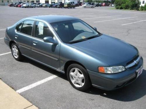 Photo of a 2001 Nissan Altima in Opal Blue Metallic (paint color code BX4)