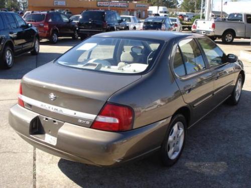 Photo of a 1998-2001 Nissan Altima in Brushed Pewter (paint color code CS3)