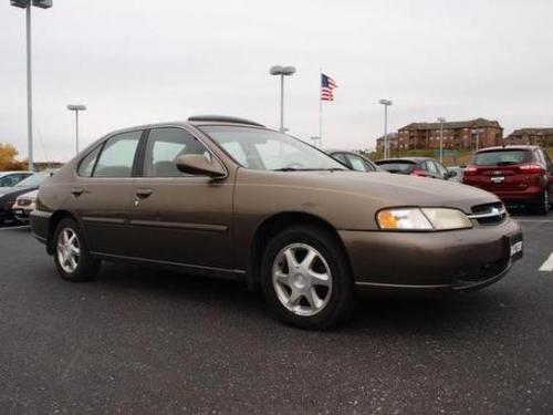 Photo of a 1998-2001 Nissan Altima in Brushed Pewter (paint color code CS3)