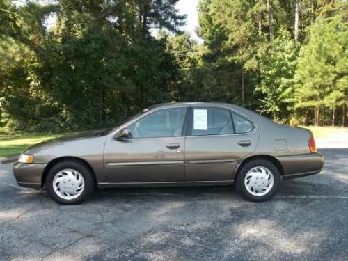 Photo of a 1998-2001 Nissan Altima in Brushed Pewter (paint color code CS3)