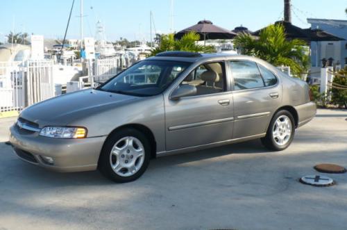 Photo of a 2000-2001 Nissan Altima in Sandrift Beige (paint color code CV4)