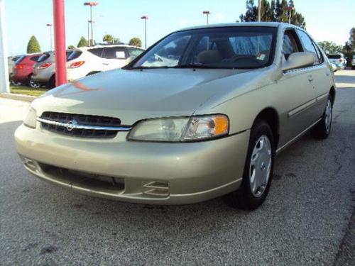 Photo of a 1998-1999 Nissan Altima in Champagne (paint color code ES0)