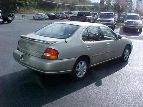 Photo Image Gallery & Touchup Paint: Nissan Altima in Champagne Pearl (ES0)