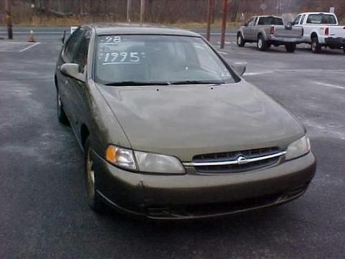 Photo of a 1998 Nissan Altima in Golden Olive (paint color code JS0)