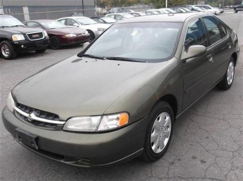 Photo of a 1998 Nissan Altima in Golden Olive (paint color code JS0)