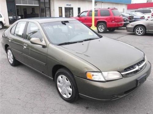 Photo of a 1998 Nissan Altima in Golden Olive (paint color code JS0)