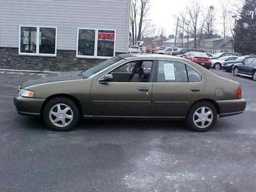 Photo of a 1998 Nissan Altima in Golden Olive (paint color code JS0)