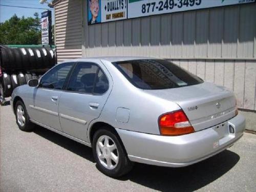 Photo of a 1999-2001 Nissan Altima in Platinum Metallic (paint color code KN0)