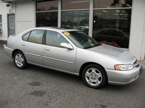 Photo of a 1999-2001 Nissan Altima in Platinum Metallic (paint color code KN0)