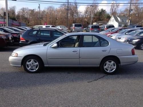 Photo of a 1999-2001 Nissan Altima in Platinum Metallic (paint color code KN0)