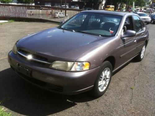 Photo of a 1998 Nissan Altima in Graphite Pearl (paint color code KS0)