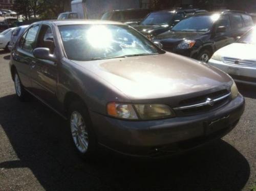 Photo of a 1998 Nissan Altima in Graphite Pearl (paint color code KS0)