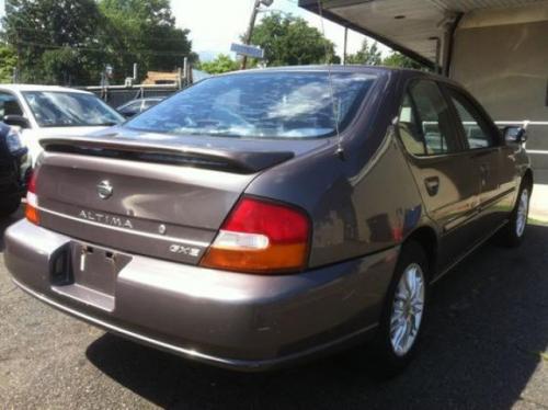 Photo of a 1998 Nissan Altima in Graphite Pearl (paint color code KS0)
