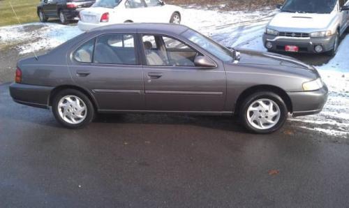 Photo of a 1998 Nissan Altima in Graphite Pearl (paint color code KS0)