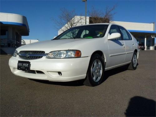 Photo of a 1999-2001 Nissan Altima in Alpine White Pearl (paint color code QV2)