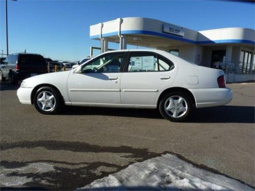 Photo of a 1999-2001 Nissan Altima in Alpine White Pearl (paint color code QV2)