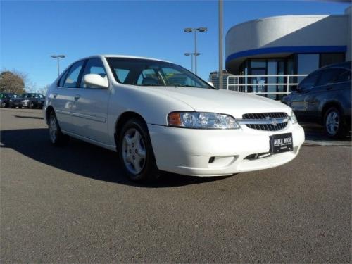 Photo of a 1999-2001 Nissan Altima in Alpine White Pearl (paint color code QV2)