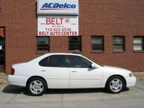 Photo of a 2001 Nissan Altima in Satin White (paint color code QX3)