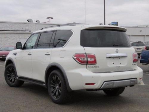 Photo of a 2017-2018 Nissan Armada in Pearl White Tricoat (paint color code QAB