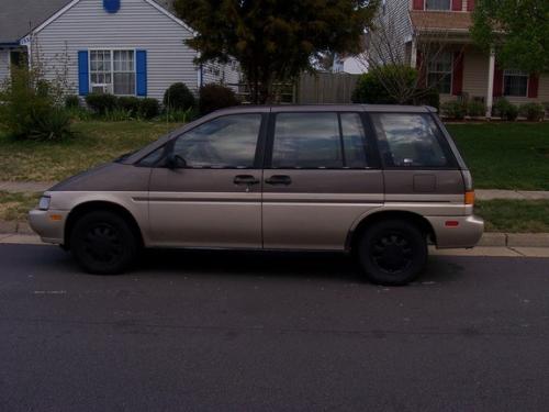 Photo of a 1990 Nissan Axxess in Graphite Brown Metallic on Pebble Beige Metallic (paint color code 2H7)