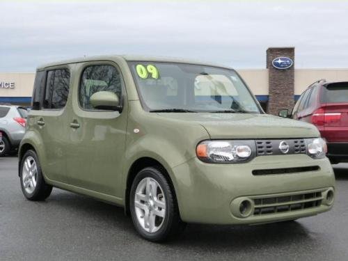 Photo of a 2009-2010 Nissan Cube in Moss Green (paint color code JAC