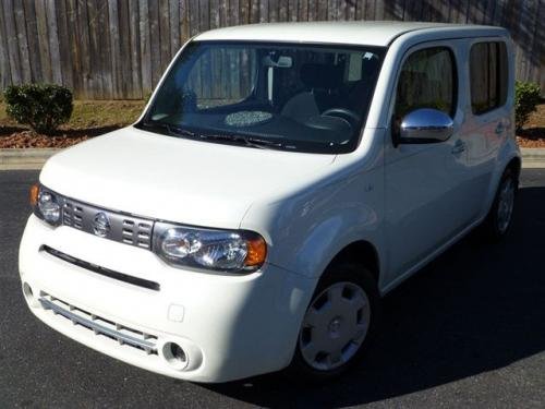 Photo of a 2009-2011 Nissan Cube in White Pearl (paint color code QX1)