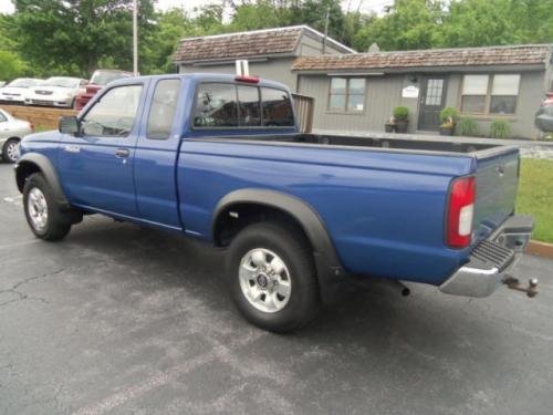 Photo of a 1998-1999 Nissan Frontier in Deep Crystal Blue (paint color code BS8)