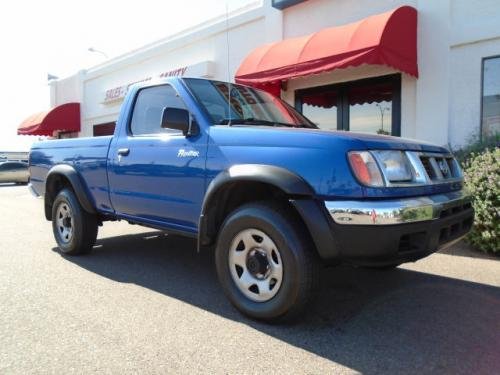 Photo of a 1998-1999 Nissan Frontier in Deep Crystal Blue (paint color code BS8)