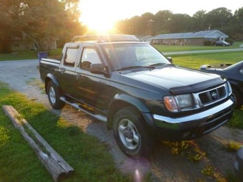 Photo of a 2000-2002 Nissan Frontier in Alpine Green (paint color code DW6)