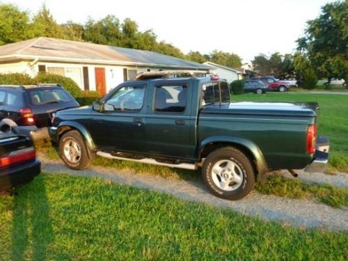 Photo of a 2000-2002 Nissan Frontier in Alpine Green (paint color code DW6)