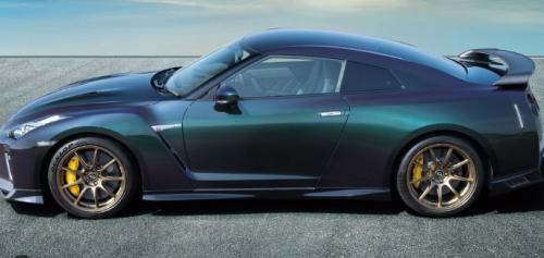 Photo of a 2021-2024 Nissan GT-R in Midnight Purple (paint color code DAP)